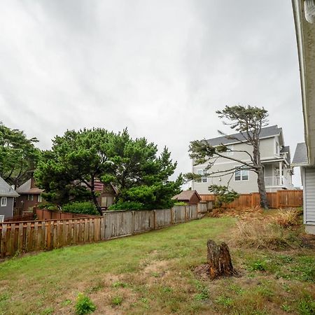 Captain Bill'S Beachhouse Lincoln City Exterior photo