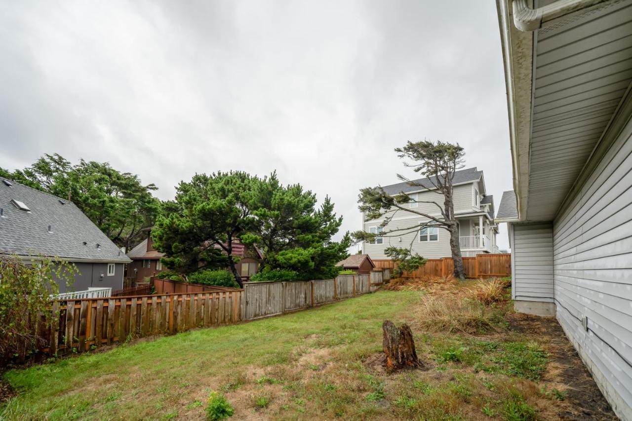 Captain Bill'S Beachhouse Lincoln City Exterior photo