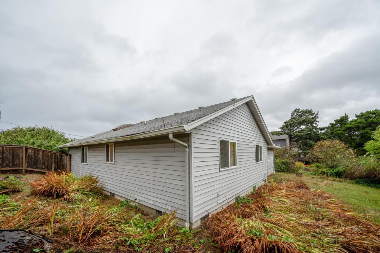 Captain Bill'S Beachhouse Lincoln City Exterior photo