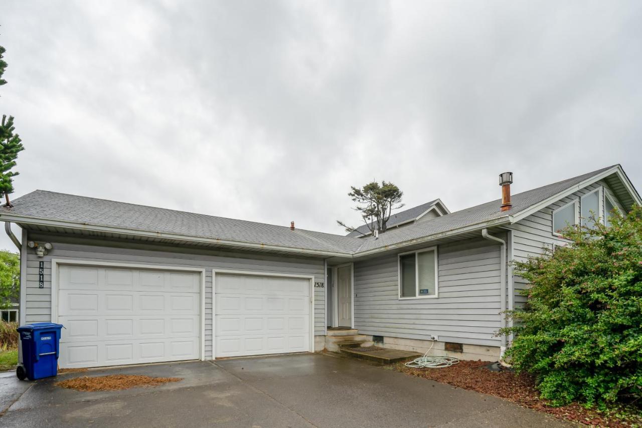 Captain Bill'S Beachhouse Lincoln City Exterior photo