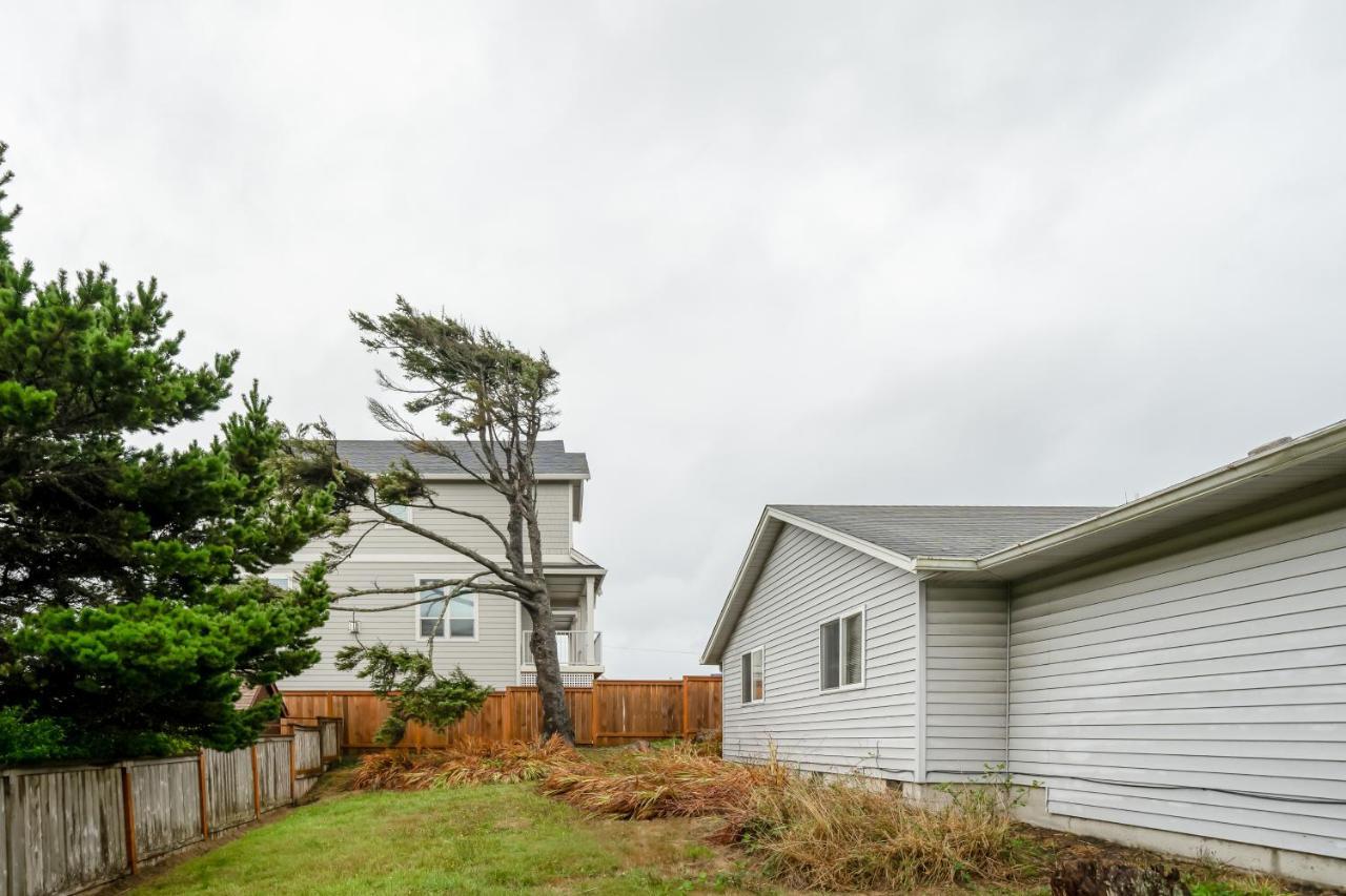 Captain Bill'S Beachhouse Lincoln City Exterior photo